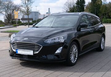 Ford Focus 49.374 km 17.490 &euro; Bad Honnef 53604
