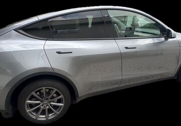 Tesla Model Y 30.000 km 42.200 &euro; Erpel 53579