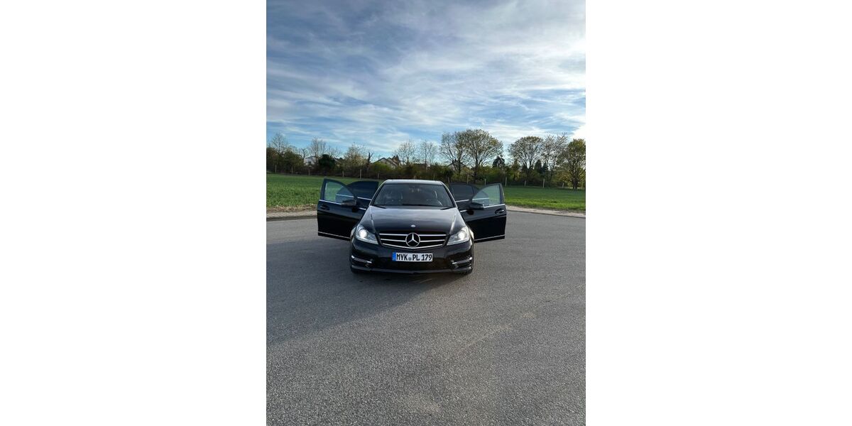 Mercedes-Benz 220 150.000 km 16.500 &euro; Vallendar 56179