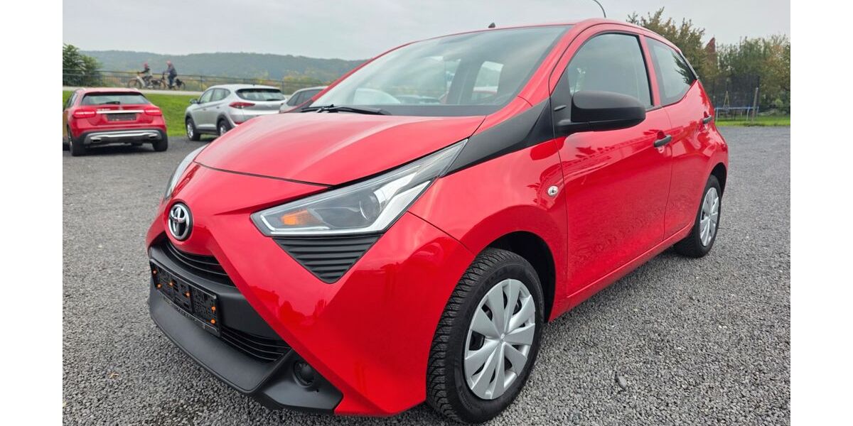 Toyota Aygo (X) 12.000 km 9.990 &euro; Oberwinter 53424