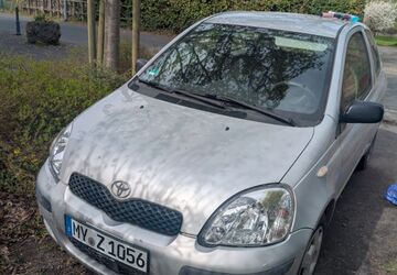 Toyota Yaris 176.000 km 2.000 &euro; Bell 56745